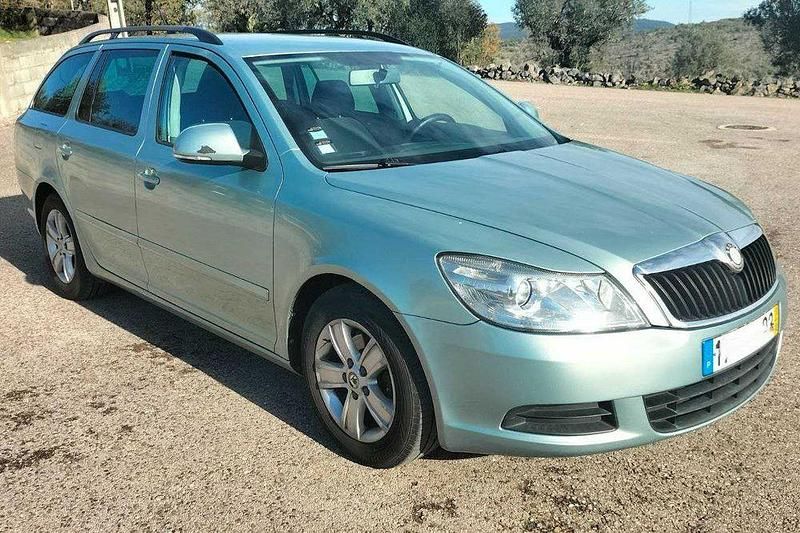 Usado Skoda Octavia GreenLine 105 HP (77 kW) 2010 Cinzento Carrinha