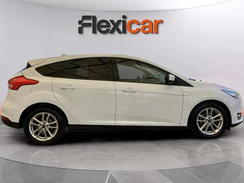 Usado Ford Focus ST-Line 120 HP (88 kW) 2018 Branco Sedan