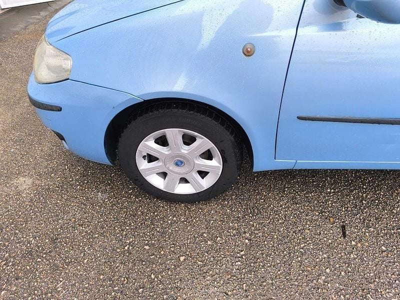 Usado Fiat Punto 70 HP (51 kW) 2004 Sedan