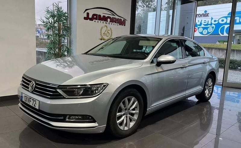 Usado VW Passat 150 HP (110 kW) 2018 Cinza prata Sedan