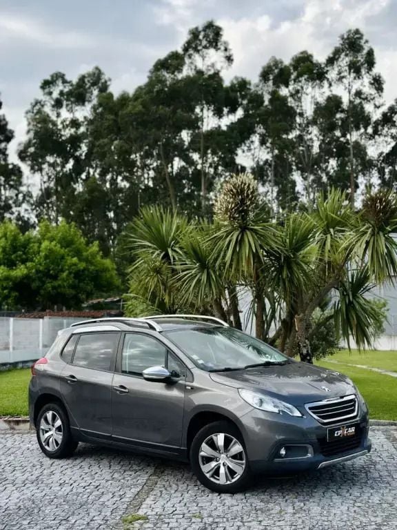 Cinza Usado 2014 Peugeot 2008 Style SUV | € 10.800 (Preço justo) - Imagem 1/4