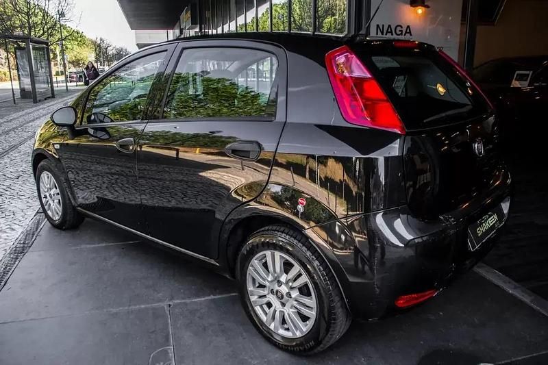 Usado Fiat Punto Easy 95 HP (69 kW) 2018 Preto Citadino