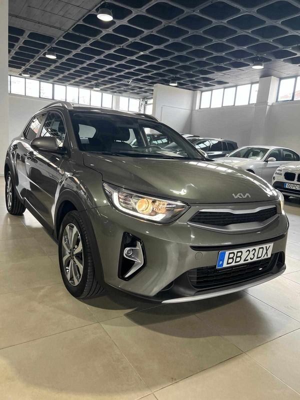 Cinzento Usado 2023 Kia Stonic SUV | € 17.300 - Imagem 1/4