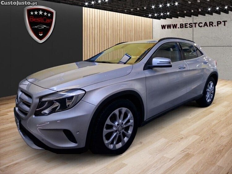 Usado Mercedes GLA180 108 HP (79 kW) 2017 Cinza SUV