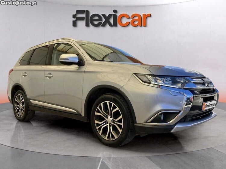 Cinza Usado 2017 Mitsubishi Outlander Intense SUV | € 19.490 (Preço justo) - Imagem 1/1