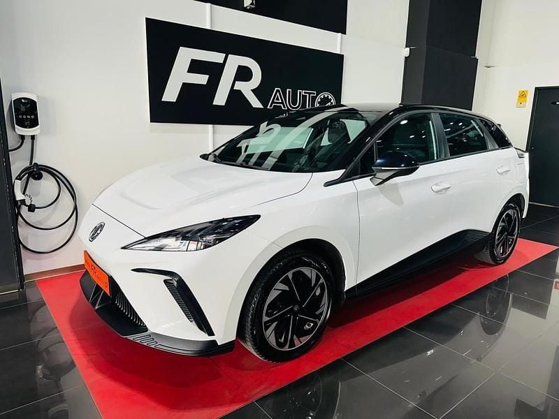 Usado MG MG4 EV 125 kW (170 HP) 2023 Branco Citadino