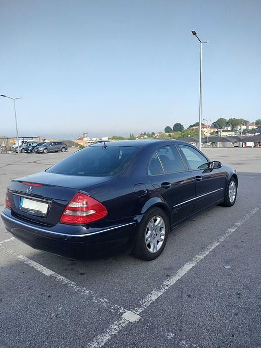 Usado 2002 Mercedes E270 Sedan | € 9.000 - Imagem 1/4