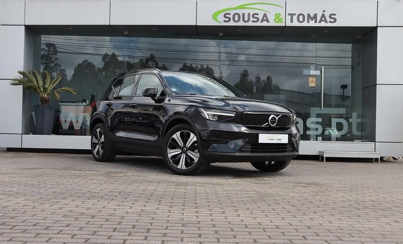 Preto Usado 2023 Volvo XC40 Core SUV | € 30.900 - Imagem 1/4