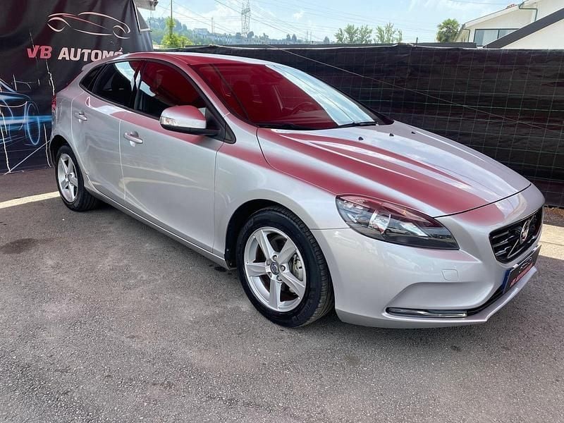 Usado Volvo V40 Momentum 115 HP (84 kW) 2013 Cinzento Carrinha