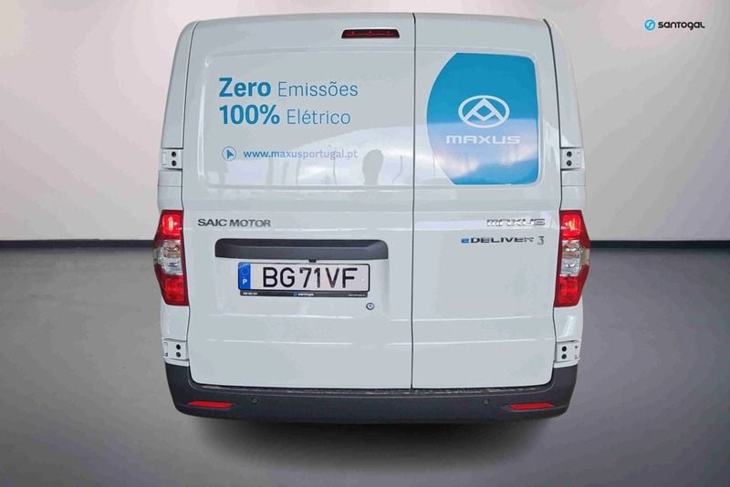 Usado Maxus eDeliver 3 88 kW (121 HP) 2024 Branco Van