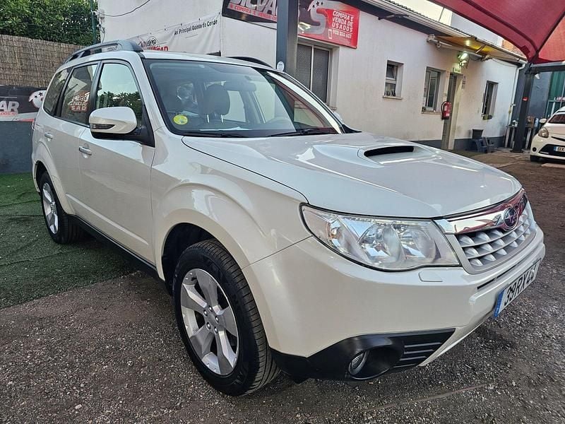 Branco Usado 2012 Subaru Forester Sport SUV | € 10.900 - Imagem 1/4