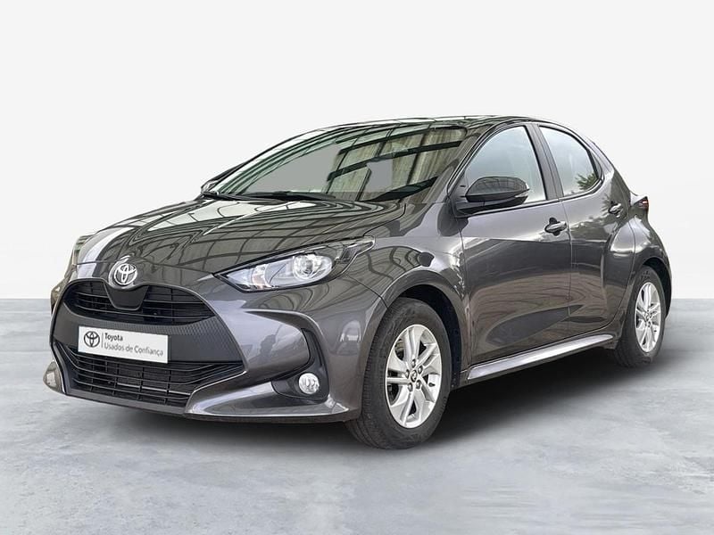 Cinza (pintura metalizada) Usado 2024 Toyota Yaris Comfort | € 24.750 (Preço justo) - Imagem 1/3
