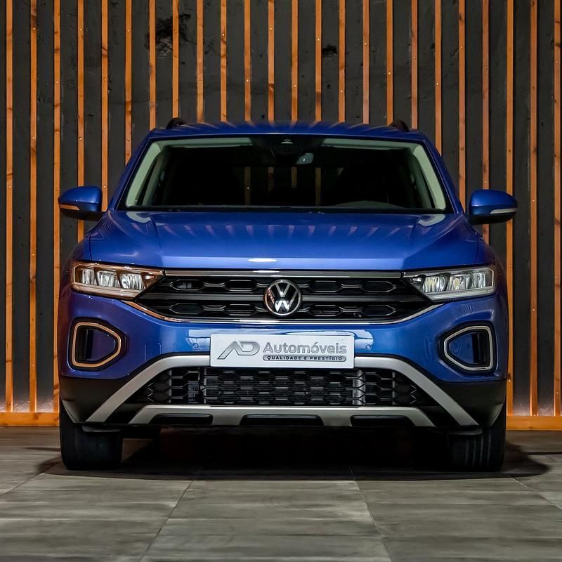 Azul Usado 2023 VW T-Roc Life SUV | € 26.900 (Caro) - Imagem 1/4