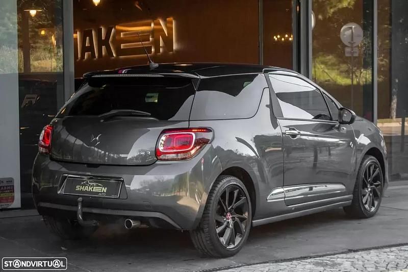 Usado DS Automobiles DS3 Be Chic 110 HP (80 kW) 2017 Cinza antracite Citadino