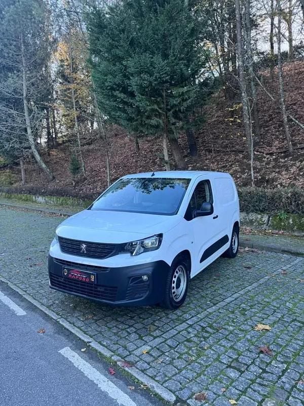 Branco Usado 2022 Peugeot Partner Monovolume | € 14.500 (Preço justo) - Imagem 1/4