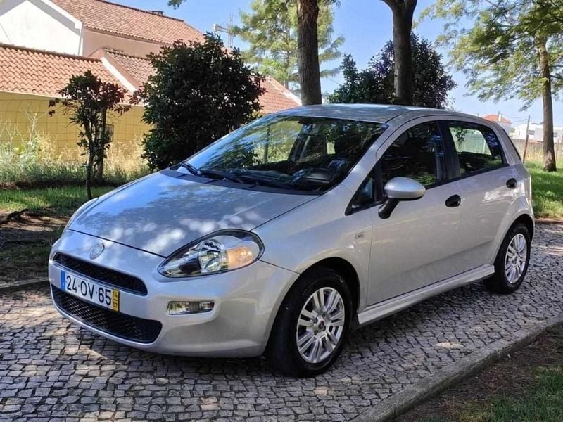 Cinza prata Usado 2014 Fiat Punto Pop Citadino | € 7.990 (Preço justo) - Imagem 1/2