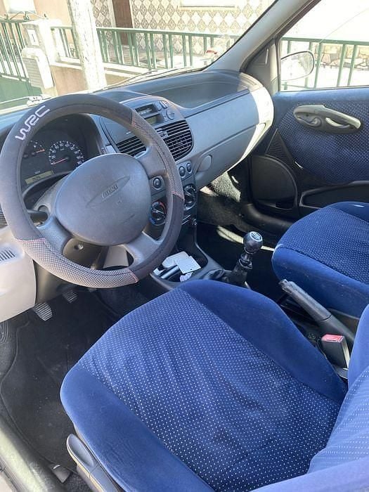 Usado Fiat Punto 60 HP (44 kW) 2001 Citadino