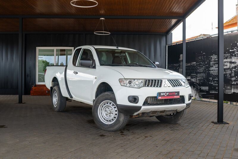 Branco Usado 2013 Mitsubishi L200 Intense Pickup | € 19.990 (Caro) - Imagem 1/4