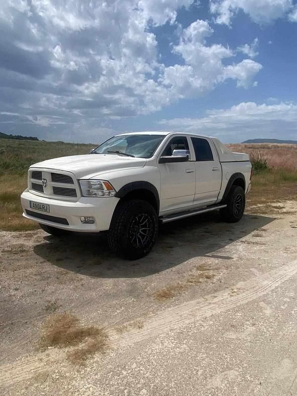 Branco Usado 2011 Dodge Ram Pickup | € 66.500 - Imagem 1/4