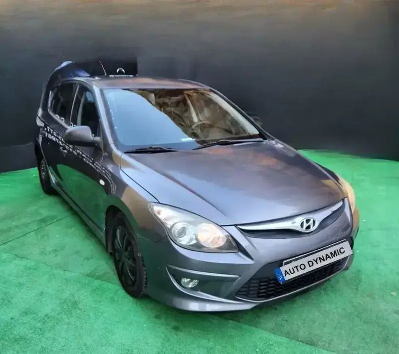 Cinzento Usado 2010 Hyundai i30 Comfort Citadino | € 6.500 (Super Preço) - Imagem 1/4