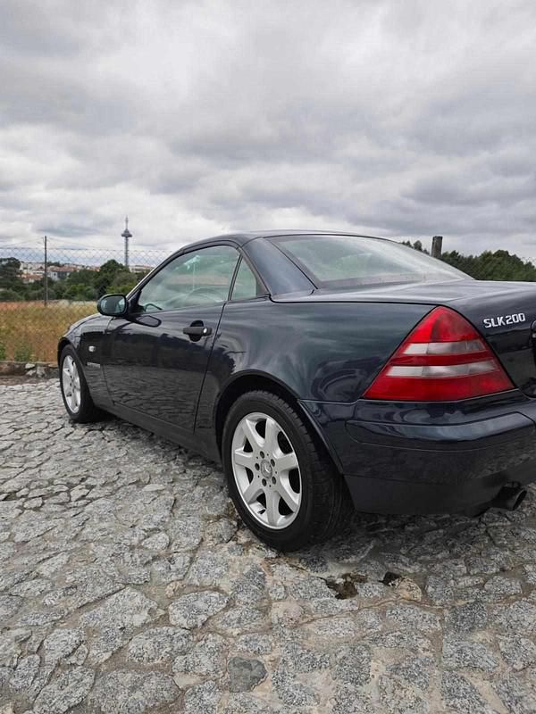 Usado Mercedes SLK200 192 HP (141 kW) 1998 Azul Cabrios