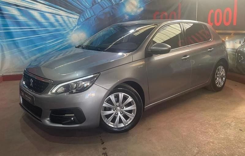 Cinzento Usado 2018 Peugeot 308 Style Citadino | € 9.900 (Bom preço) - Imagem 1/4