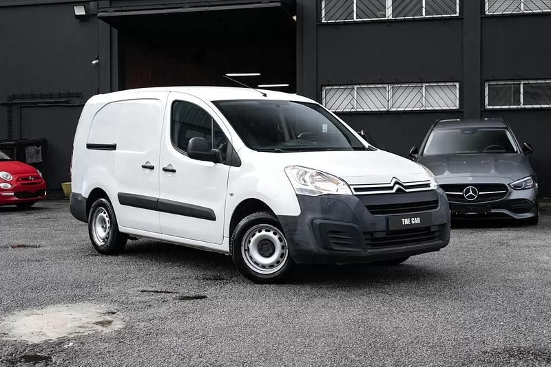 Branco Usado 2018 Citroën Berlingo Feel Monovolume | € 13.400 (Caro) - Imagem 1/4
