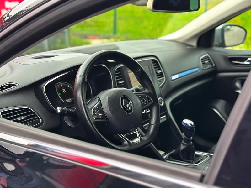 Usado Renault Mégane IV 110 HP (80 kW) 2017 Preto