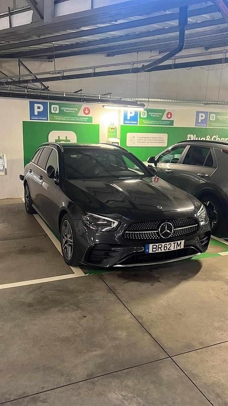 Cinzento Usado 2020 Mercedes E300 Carrinha | € 42.490 (Caro) - Imagem 1/4