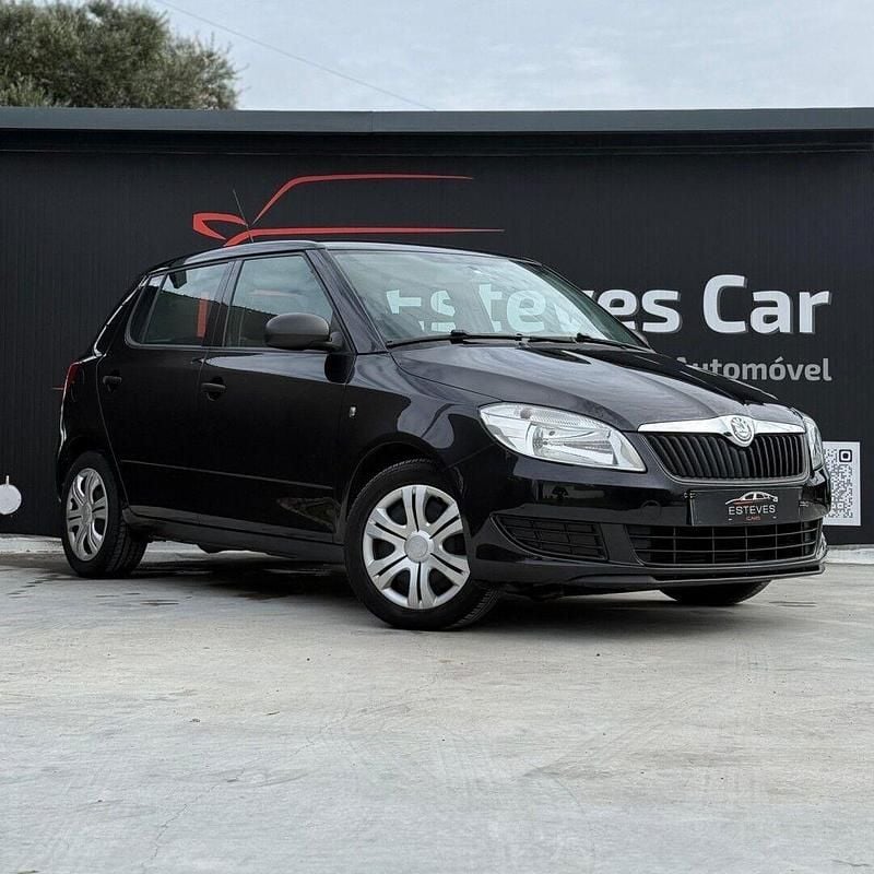Usado Skoda Fabia Active 75 HP (55 kW) 2010 Preto Sedan
