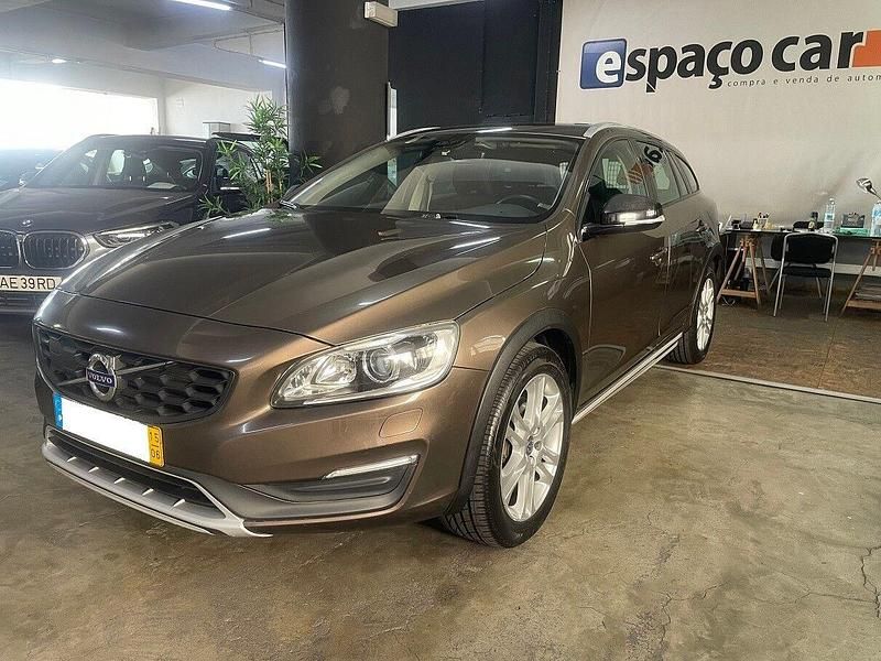Castanho Usado 2015 Volvo V60 Momentum Carrinha | € 17.950 (Preço elevado) - Imagem 1/4