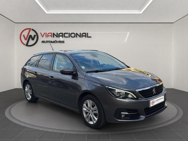 Cinza Usado 2018 Peugeot 308 Active Carrinha | € 10.900 (Preço justo) - Imagem 1/4