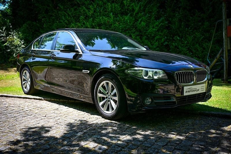Preto Usado 2014 BMW 520 Luxury Line Sedan | € 14.990 (Bom preço) - Imagem 1/4