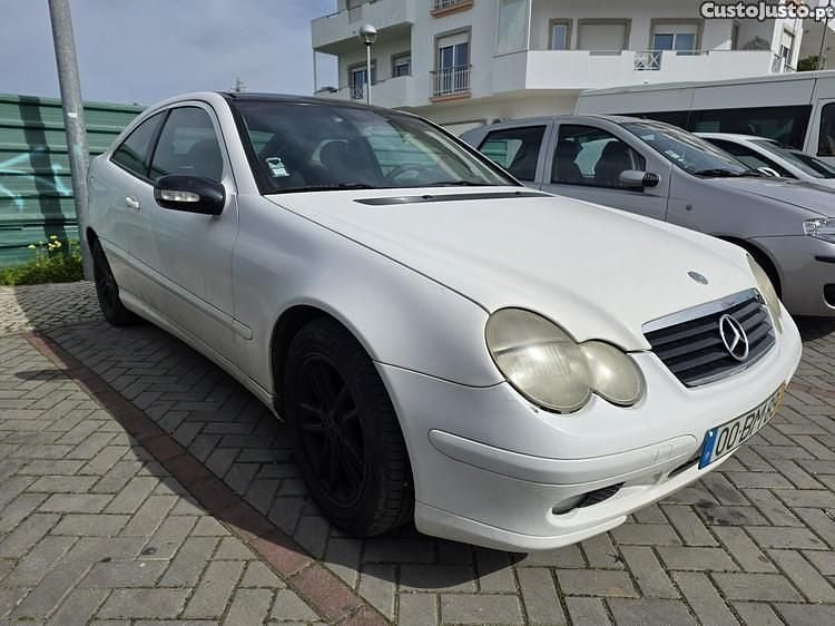 Usado Mercedes C220 143 HP (105 kW) 2001 Branco Coupé