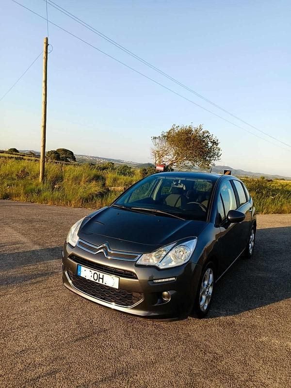 Cinzento Usado 2014 Citroën C3 Citadino | € 5.250 (Bom preço) - Imagem 1/4
