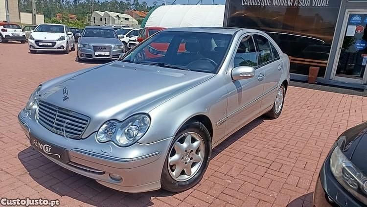 Cinza Usado 2002 Mercedes C220 Elegance Sedan | € 9.750 - Imagem 1/1