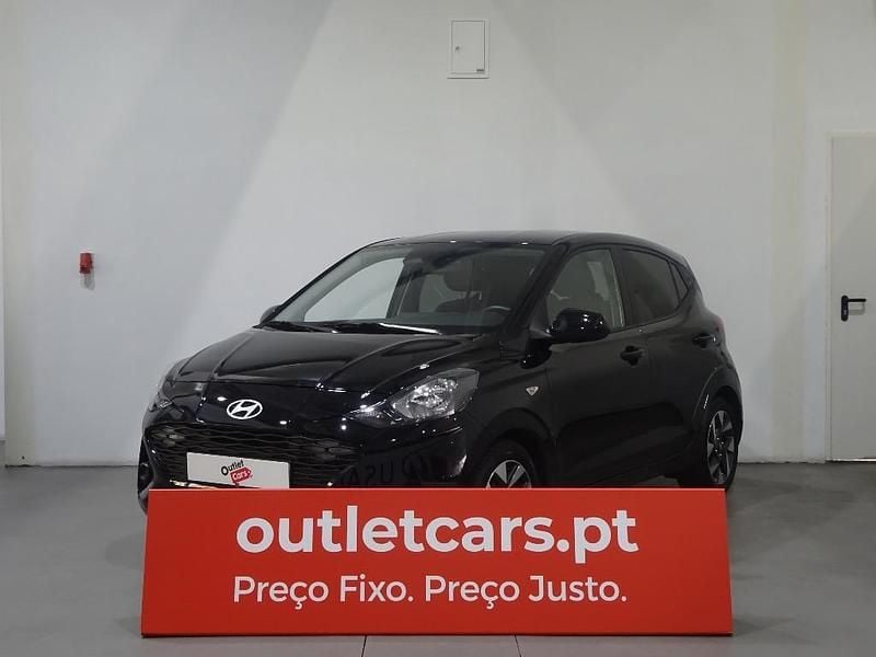 Preto metalizado Usado 2023 Hyundai i10 Comfort Citadino | € 15.950 - Imagem 1/4