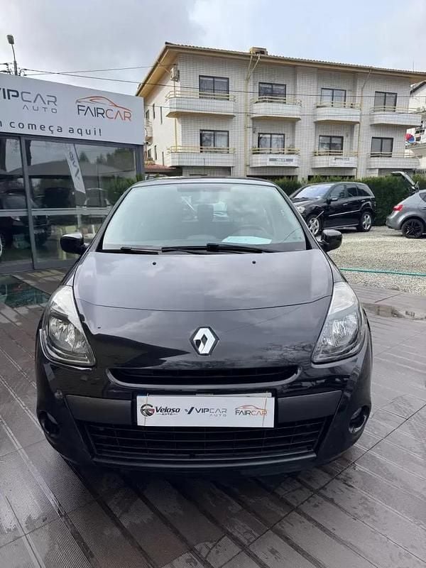 Usado Renault Clio II Dynamique 68 HP (50 kW) 2010 Preto