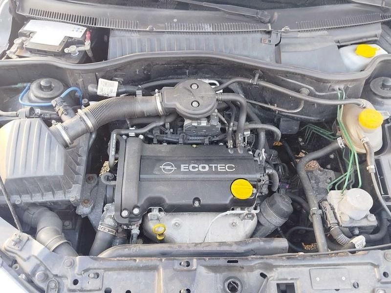 Usado 2005 Opel Corsa Cosmo Sedan | € 3.200 (Preço elevado) - Imagem 1/4