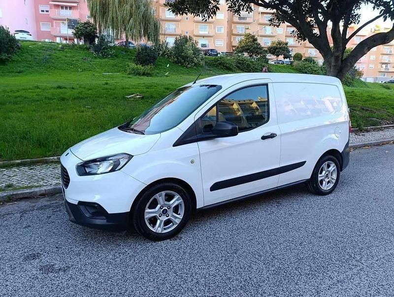 Usado Ford Transit 75 HP (55 kW) 2019 Branco Sedan