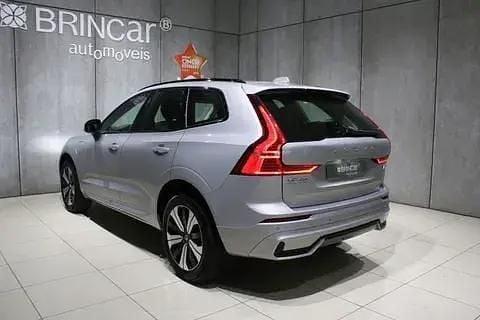 Usado Volvo XC60 Plus 350 HP (257 kW) 2023 Cinza prata SUV