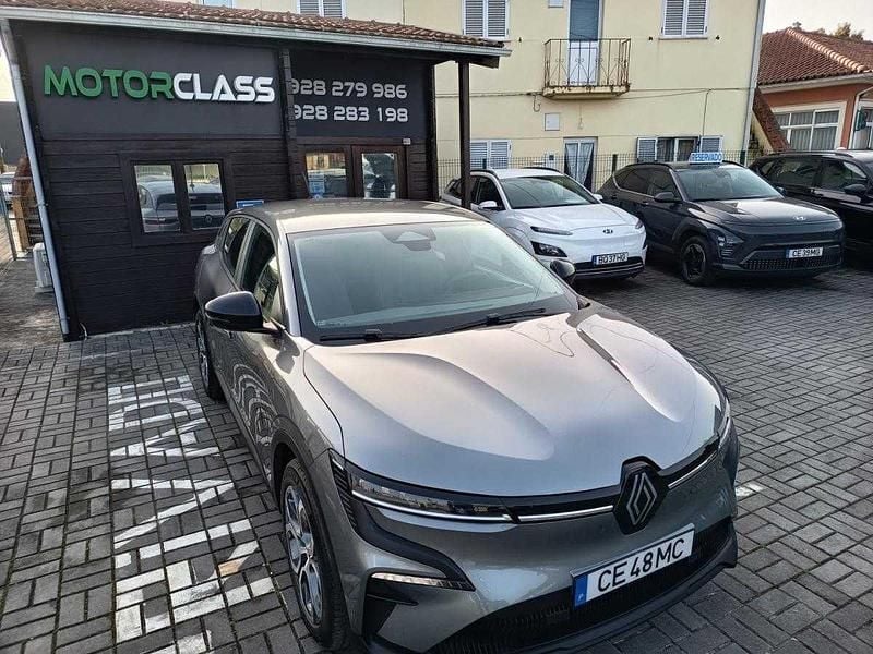 Usado Renault Mégane IV 95 kW (130 HP) 2023 Cinzento