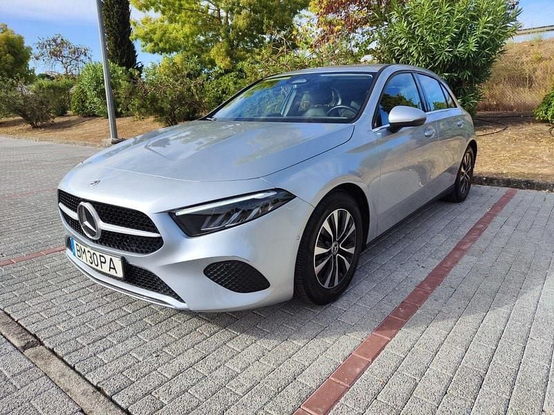Cinza Usado 2024 Mercedes A200 Sedan | € 29.950 (Super Preço) - Imagem 1/4