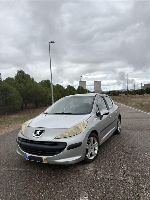 Usado 2009 Peugeot 207 Sedan | € 3.750 (Preço justo) - Imagem 1/4
