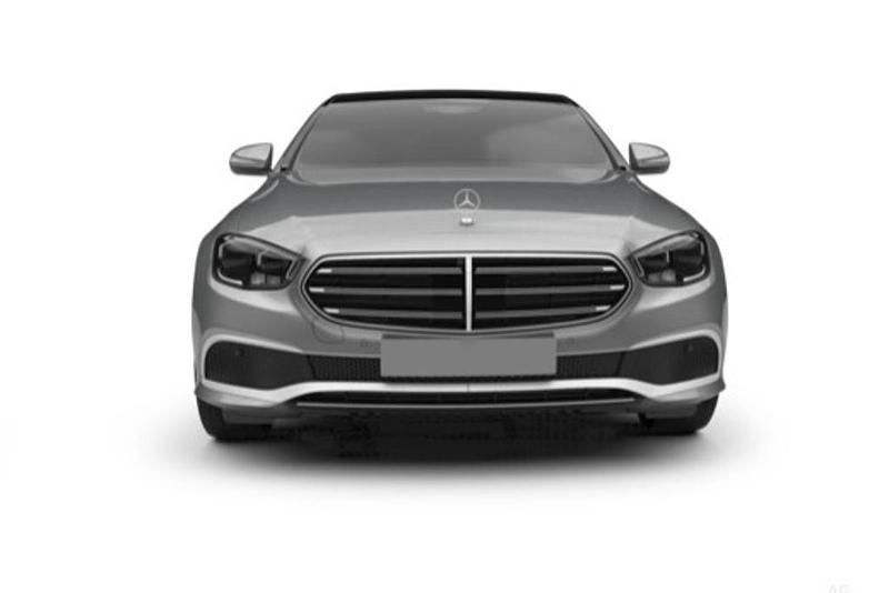 Usado Mercedes E220 AMG line 200 HP (147 kW) 2021 Cinzento Sedan