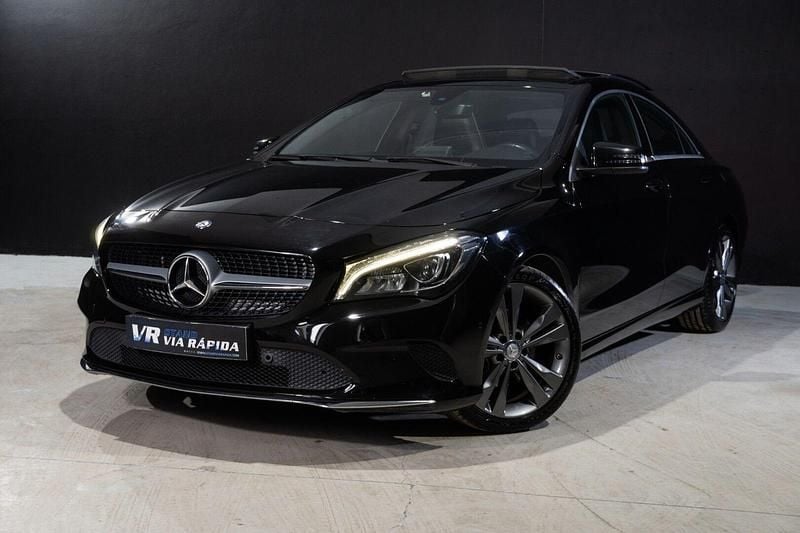 Usado Mercedes CLA180 Urban 109 HP (80 kW) 2017 Preto Sedan