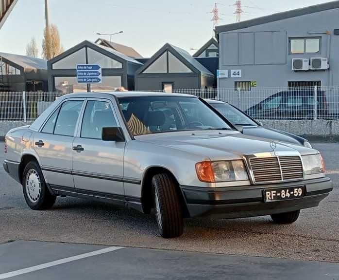 Usado Mercedes 200 109 HP (80 kW) 1989 Sedan