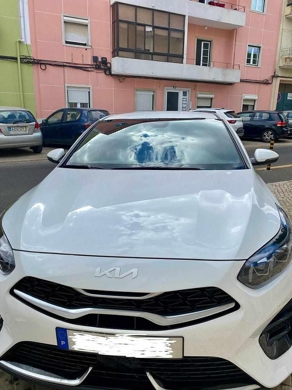 Branco Usado 2023 Kia ProCeed Citadino | € 29.500 - Imagem 1/4