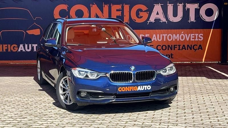 Azul Usado 2019 BMW 318 Carrinha | € 22.990 (Bom preço) - Imagem 1/4