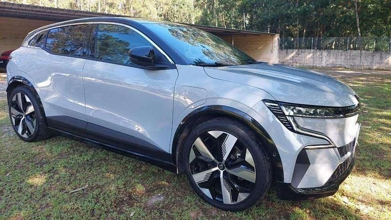 Cinzento Usado 2024 Renault Mégane IV | € 28.890 (Preço justo) - Imagem 1/4